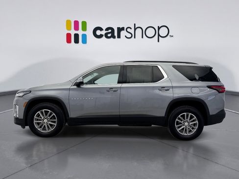 Used 2023 Chevrolet Traverse LT image 2