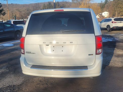 Used 2018 Dodge Grand Caravan SE w/ UConnect Hands-Free Group image 7