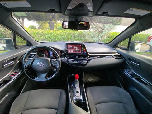 Used 2019 Toyota C-HR XLE FWD image 16