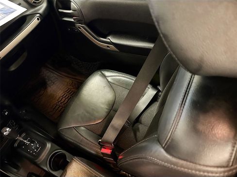 Used 2016 Jeep Wrangler Unlimited Sahara image 21