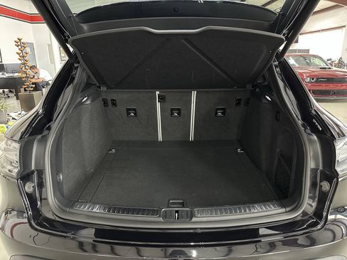 Used 2024 Porsche Macan S AWD/4WD image 8