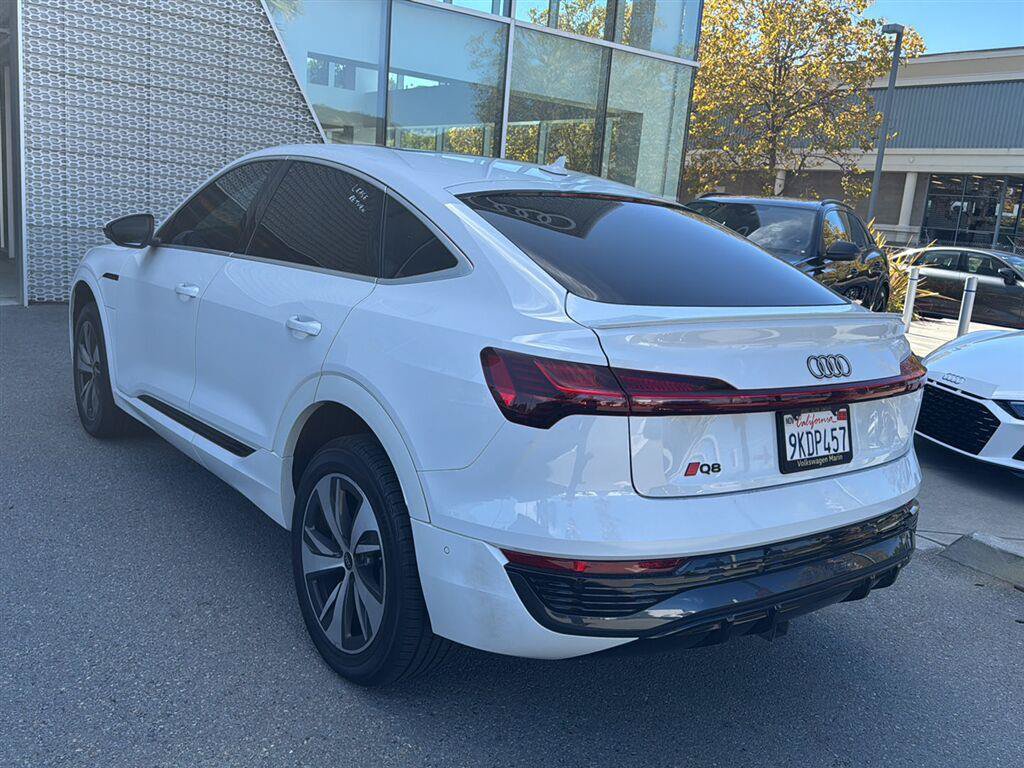 Used 2024 Audi Q8 e-tron Premium Plus AWD/4WD image 8