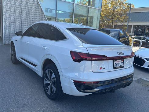 Used 2024 Audi Q8 e-tron Premium Plus AWD/4WD image 8