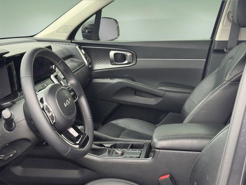 Used 2023 Kia Sorento S w/ Panoramic Sunroof Package FWD image 5