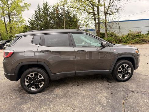 Used 2018 Jeep Compass Trailhawk w/ Leather Interior Group AWD/4WD image 9