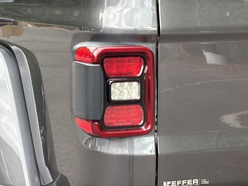 Certified 2025 Jeep Gladiator Rubicon w/ Convenience Group AWD/4WD image 25
