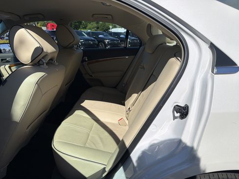 Used 2012 Lincoln MKZ FWD image 32