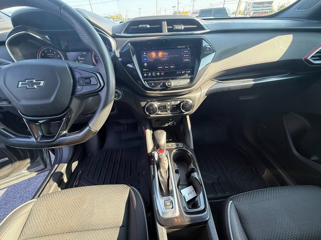Used 2021 Chevrolet TrailBlazer RS w/ Sun and Liftgate Package FWD image 15
