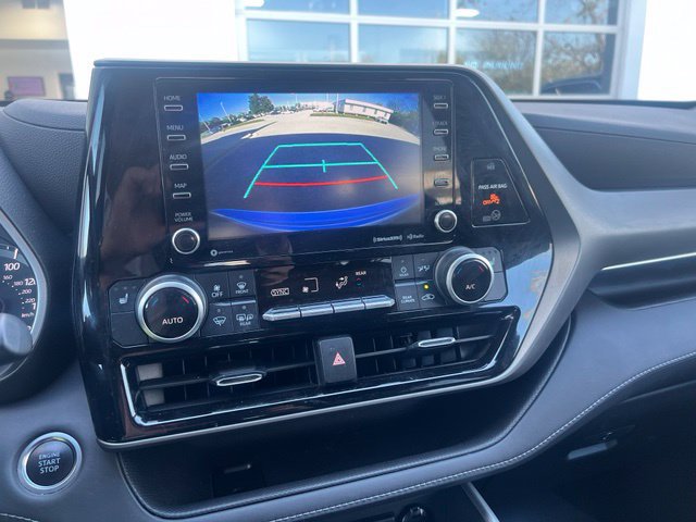 Used 2021 Toyota Highlander XLE AWD/4WD image 12