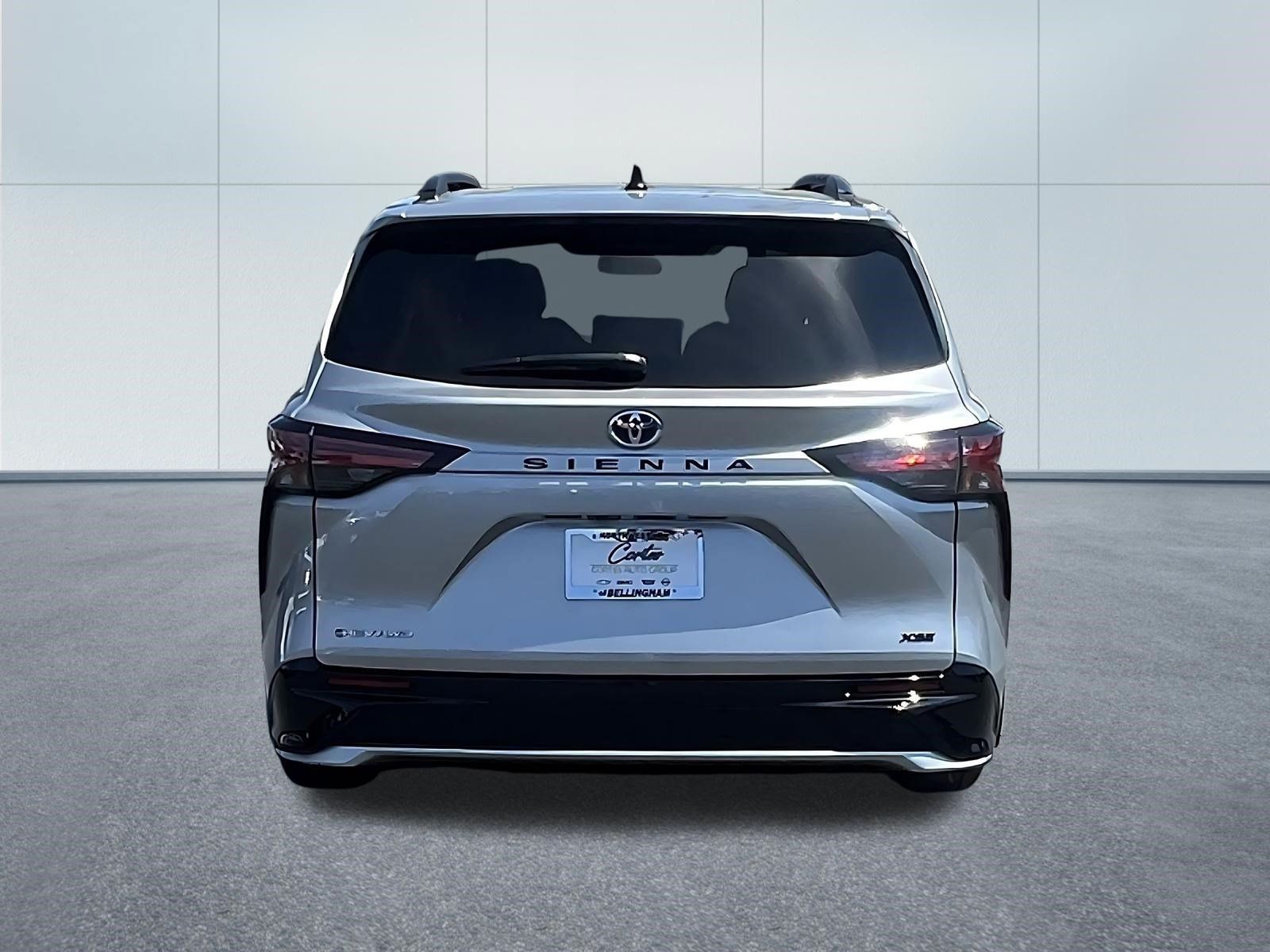 Used 2025 Toyota Sienna XSE AWD/4WD image 5