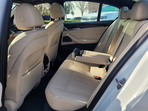 Used 2023 BMW 530i w/ Premium Package image 11