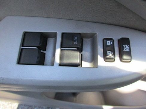 Used 2012 Toyota Corolla LE image 12