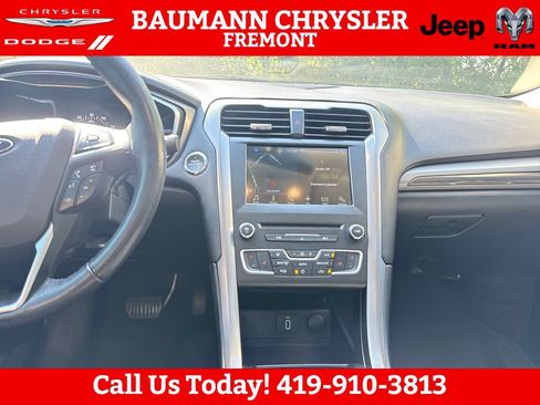 Used 2017 Ford Fusion SE w/ Equipment Group 202A AWD/4WD image 21