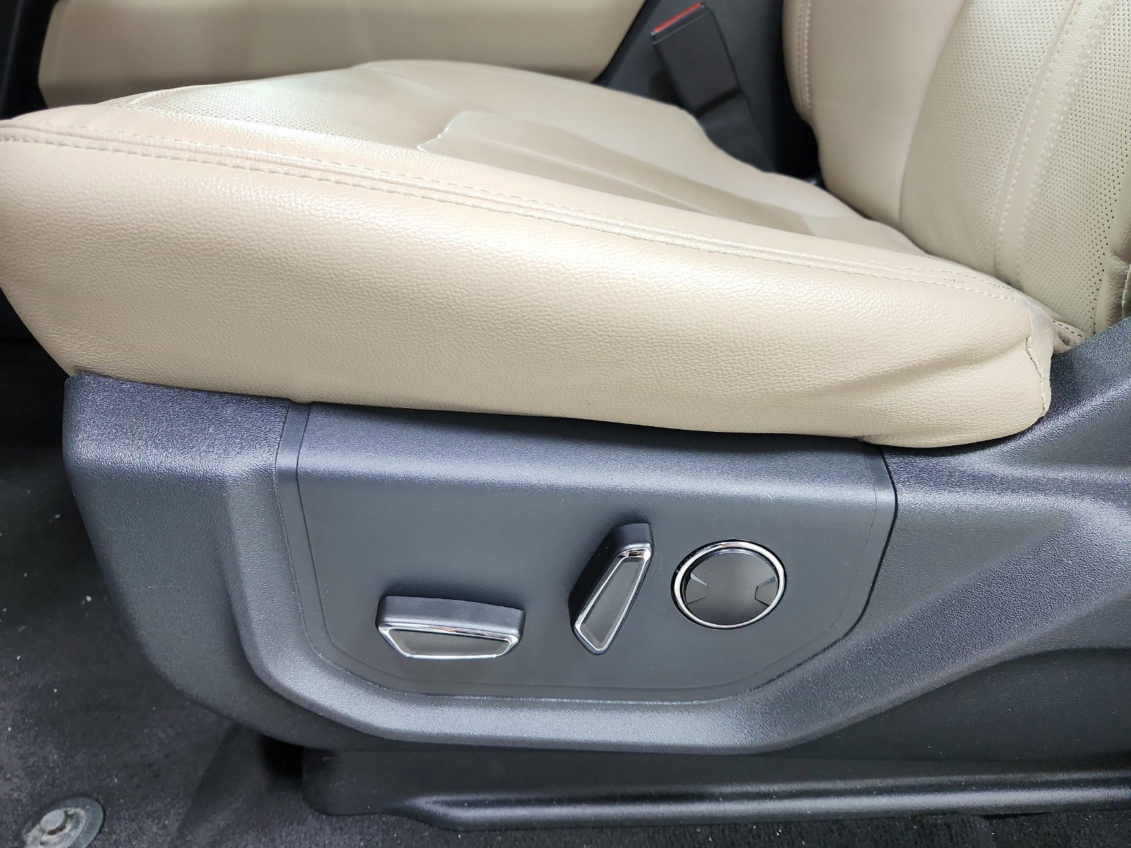 Used 2024 Ford Expedition Limited RWD image 11