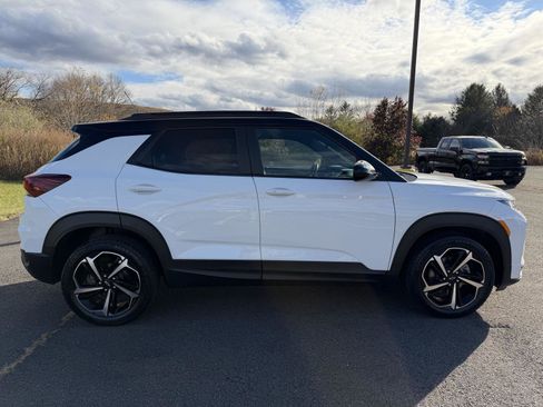 Used 2022 Chevrolet TrailBlazer RS w/ Sun and Liftgate Package image 9