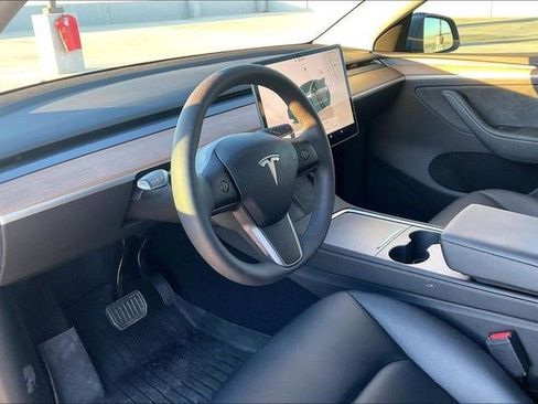 Used 2025 Tesla Model Y Long Range image 7