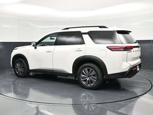 Used 2025 Nissan Pathfinder SV FWD image 10