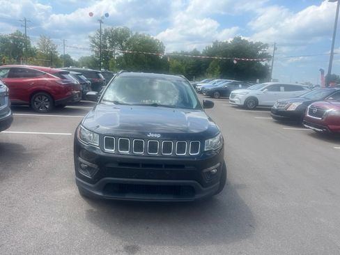 Used 2018 Jeep Compass Latitude w/ Cold Weather Group AWD/4WD image 6