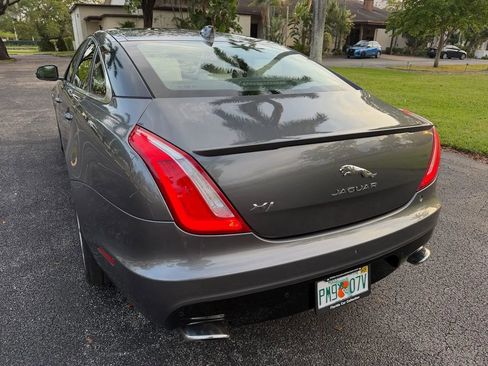 Used 2017 Jaguar XJ R-Sport image 11