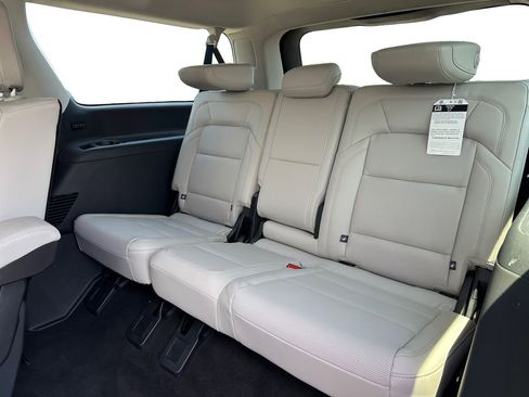 Used 2025 Lincoln Navigator L Reserve AWD/4WD image 12