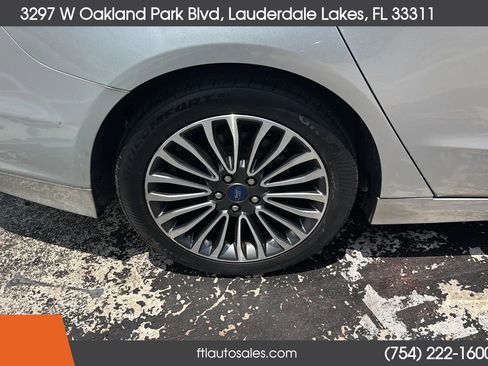 Used 2018 Ford Fusion SE w/ Equipment Group 602A FWD image 15