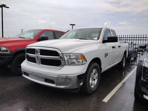 Used 2024 RAM 1500 Classic SLT image 3