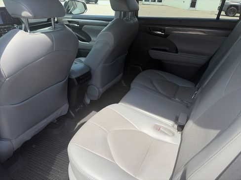 Used 2022 Toyota Highlander Limited AWD/4WD image 14