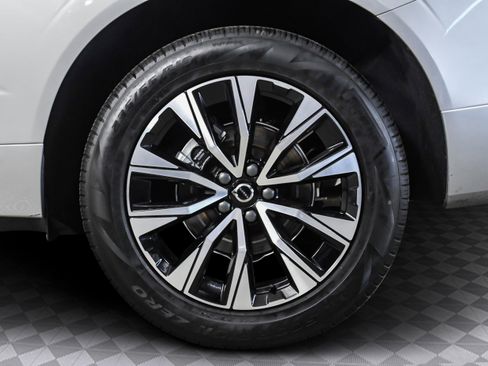 Used 2025 Volvo XC60 B5 Plus image 29