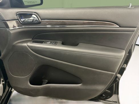 Used 2021 Jeep Grand Cherokee Overland AWD/4WD image 35