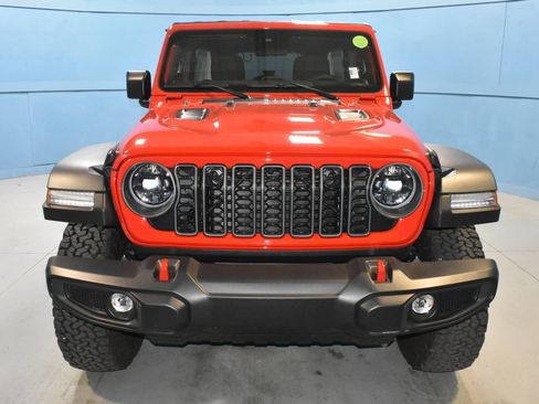 Used 2025 Jeep Wrangler Unlimited Rubicon w/ Convenience Group AWD/4WD image 23