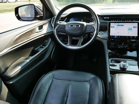 Used 2022 Jeep Grand Cherokee L Limited AWD/4WD image 9