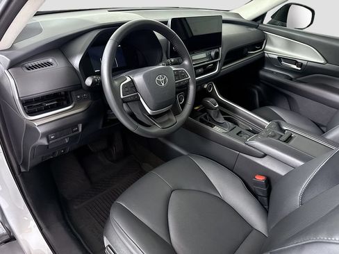 Used 2026 Toyota Grand Highlander FWD image 9