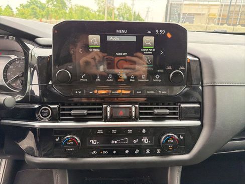 Used 2022 Nissan Pathfinder SL AWD/4WD image 17