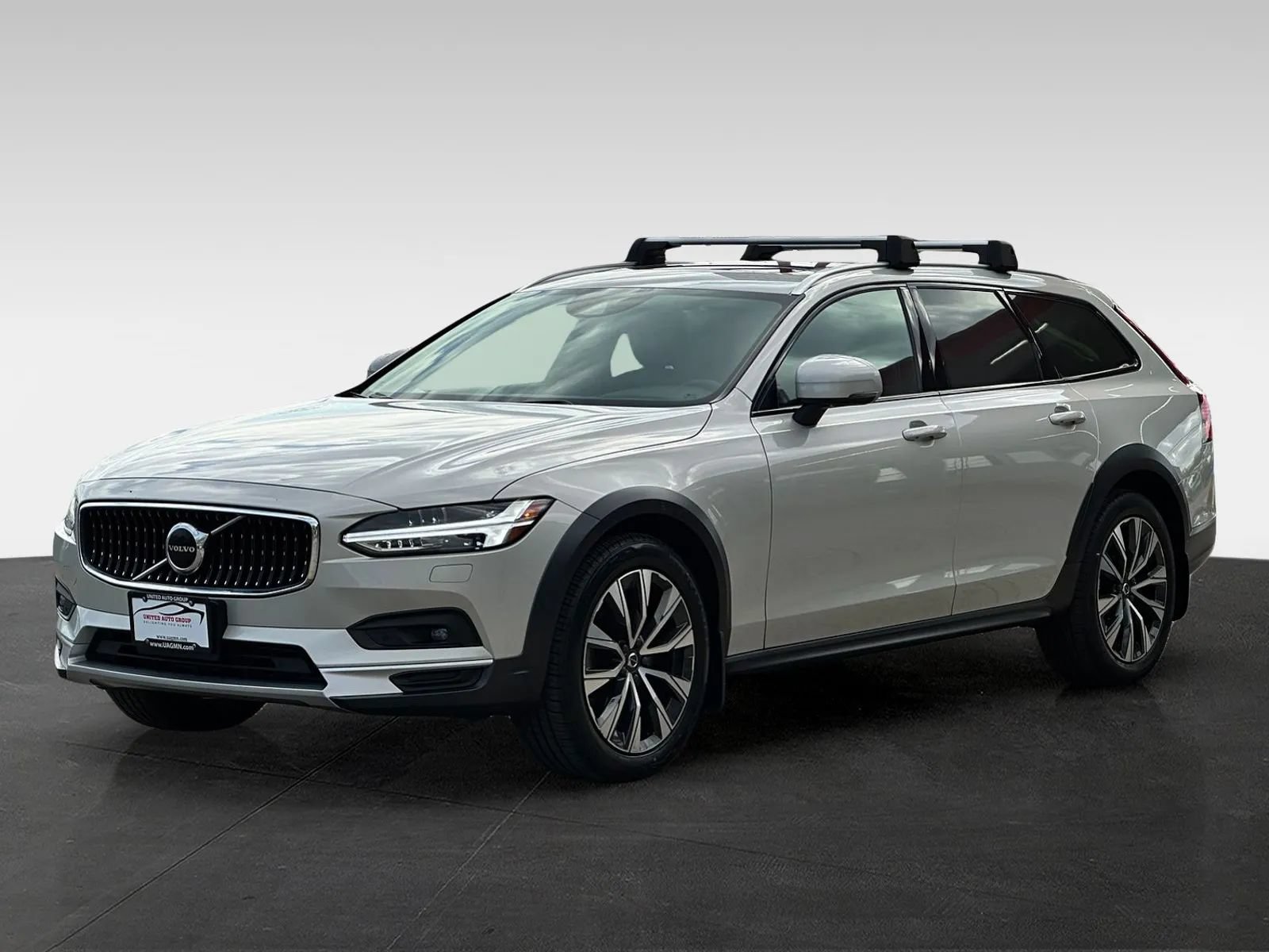 Used 2021 Volvo V90 T6 Cross Country AWD/4WD image 3