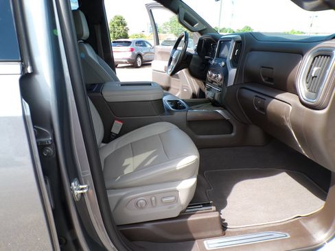 Used 2021 GMC Sierra 1500 SLT w/ SLT Premium Plus Package AWD/4WD image 28