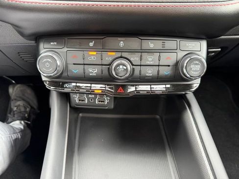 Used 2025 Dodge Durango GT w/ Blacktop Package AWD/4WD image 20