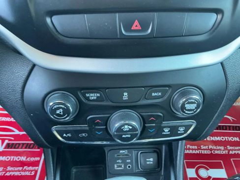 Used 2014 Jeep Cherokee Limited w/ Luxury Group image 32