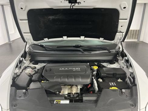 Used 2018 Jeep Cherokee Latitude w/ Safety Group AWD/4WD image 29