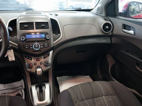 Used 2015 Chevrolet Sonic LT image 8