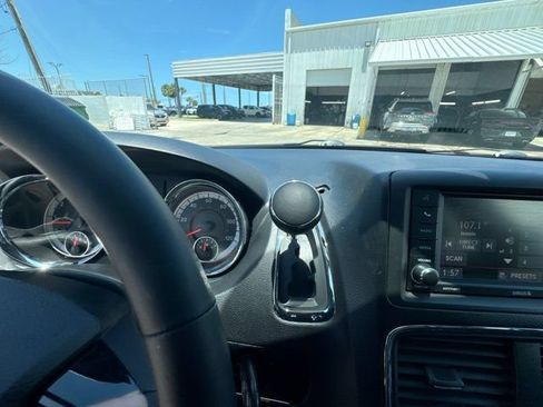 Used 2019 Dodge Grand Caravan SXT FWD image 19