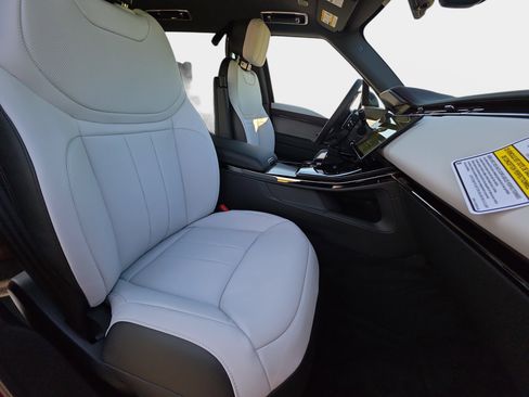 New 2026 Land Rover Range Rover Sport Dynamic SE AWD/4WD image 10