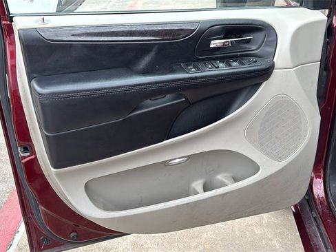 Used 2019 Dodge Grand Caravan SE image 5