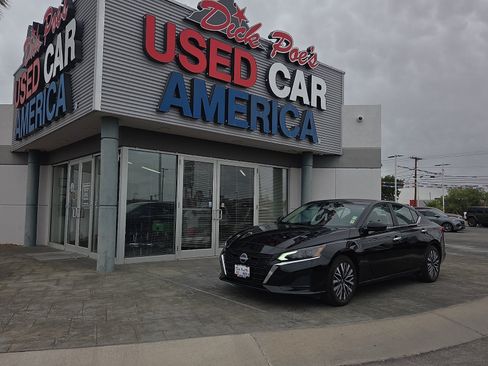 Used 2025 Nissan Altima 2.5 SV FWD image 1