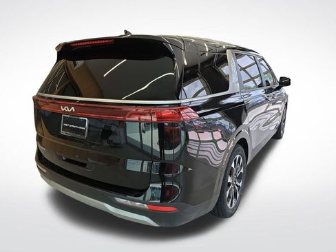 Used 2024 Kia Carnival EX FWD image 6