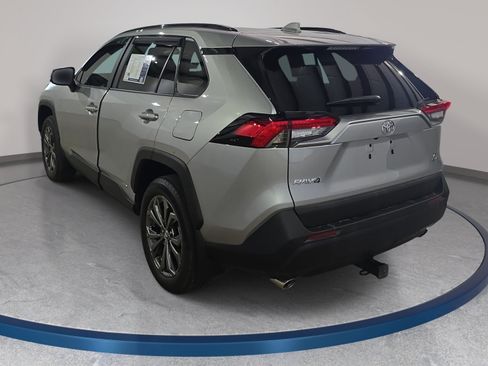 Used 2025 Toyota RAV4 XLE Premium AWD/4WD image 8