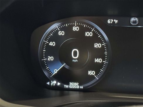 Used 2021 Volvo XC60 T5 Momentum w/ Advanced Package image 31