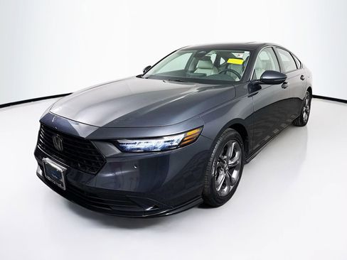 Used 2023 Honda Accord EX image 3