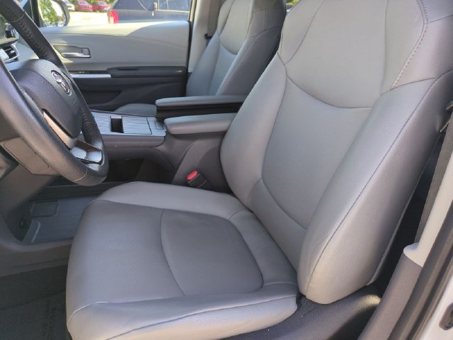 Used 2022 Toyota Sienna XLE FWD image 22