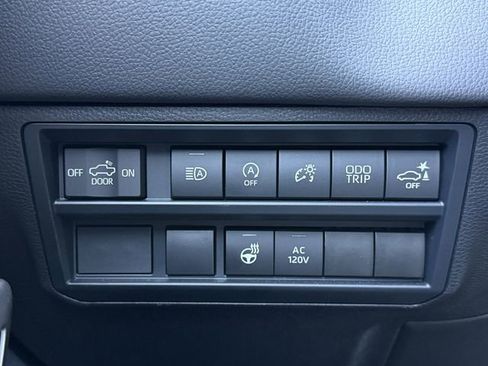 Used 2025 Toyota Tundra Limited image 24