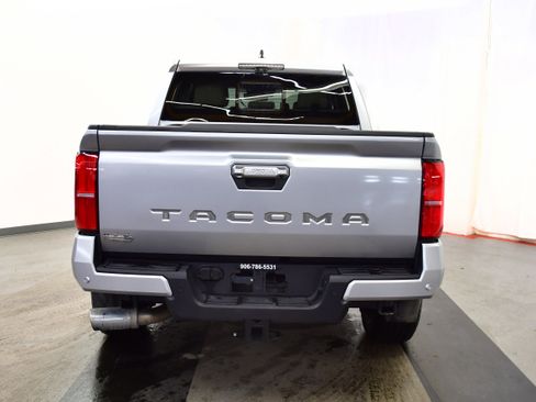 Used 2024 Toyota Tacoma Limited w/ Limited Package (LT) image 10